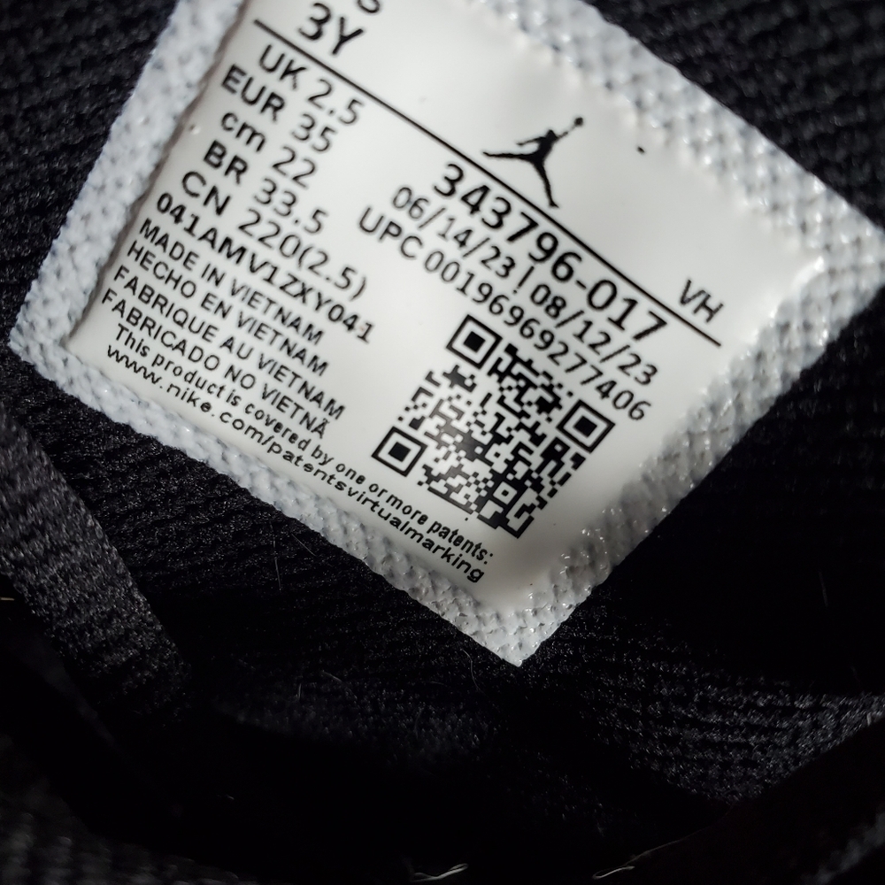 Air Jordan True Flight Black and Yellow Sneakers - Size 3y - Picture 5 of 8